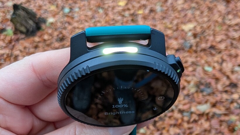suunto-vertical-2-flashlight-top-view