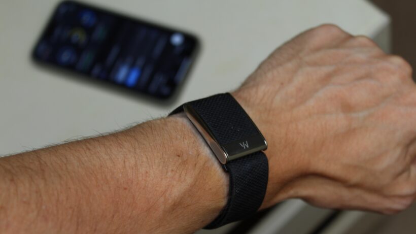 whoop-phone-app-in-background